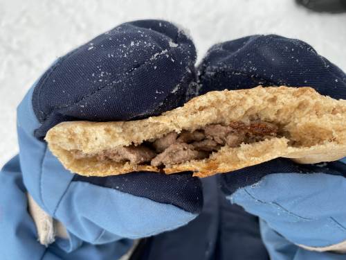 Vi har laget Ghakko og reinsdyrkjøtt til Samefolketsdag som vi spiser ute. 